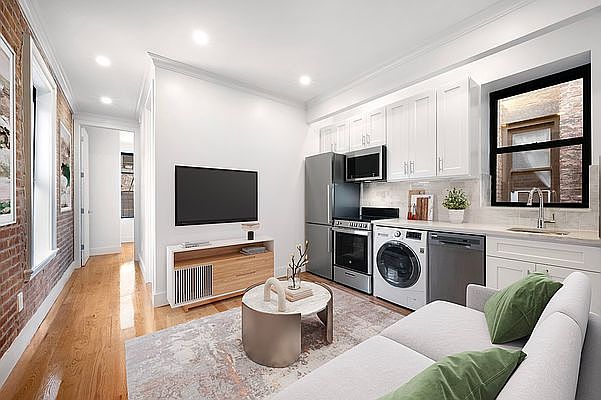 1st image of 145 4th St APT 8
