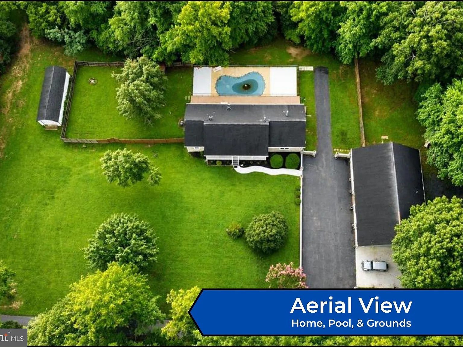 6 bed, 4.0 bath, 4256 sqft, $3,950 — Photo 2