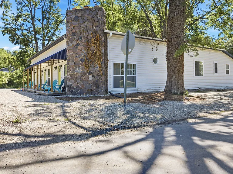 15775 Lakeshore Rd #1 — Photo 29