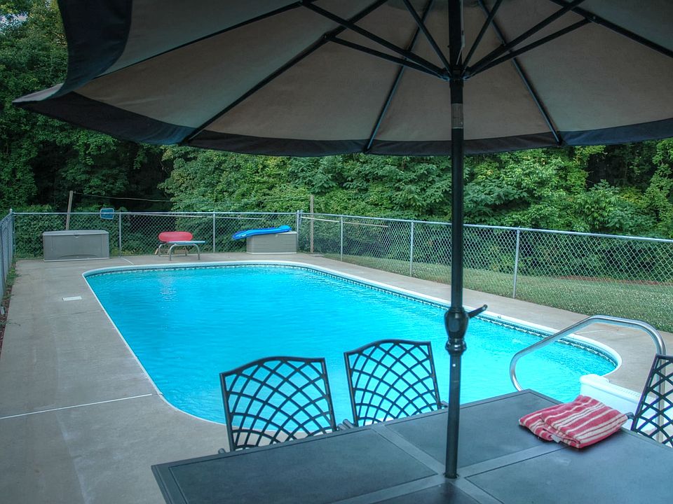 2nd image of 2470 Poplar Rd