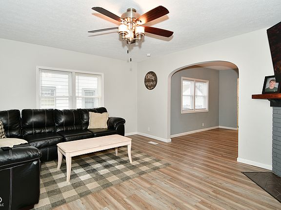 2nd image of 1732 N Lynhurst Dr
