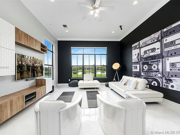 4th image of 4051 E Camelot Cir