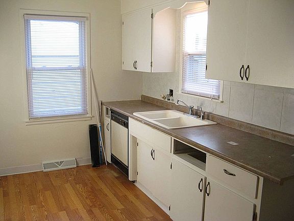 5th image of 442 Kathron Ave