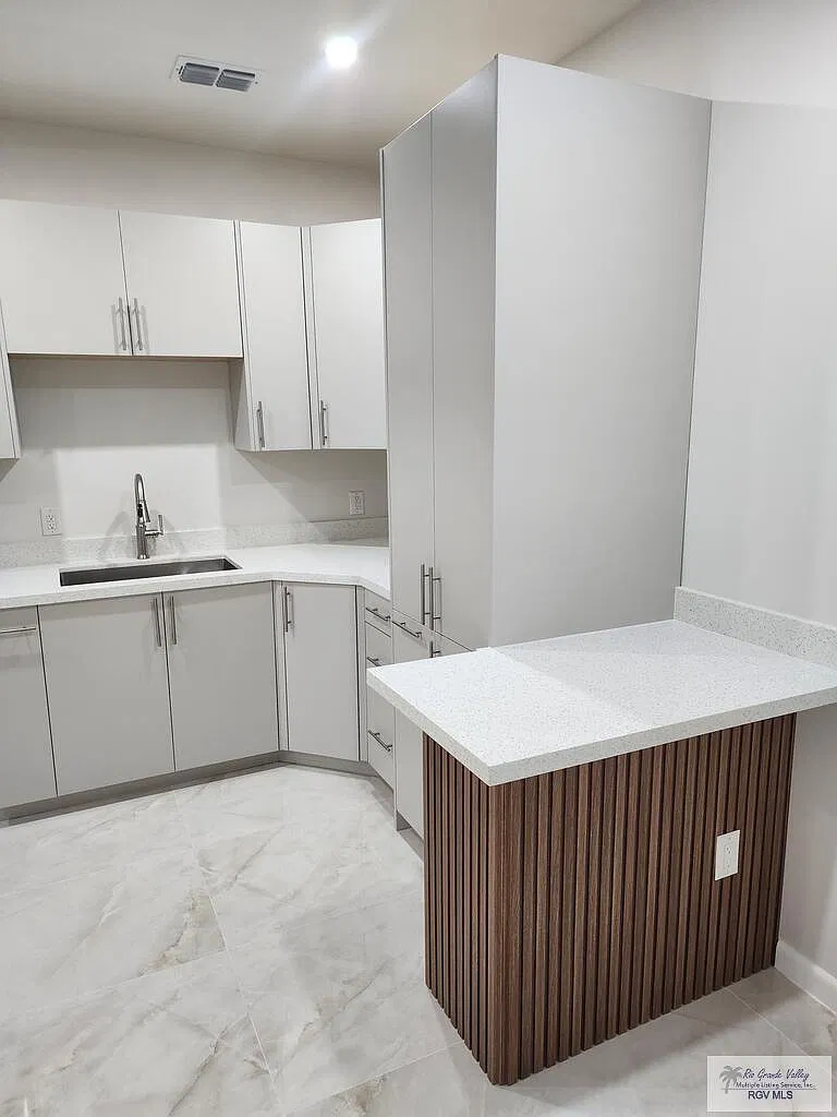 4 bed, 3.0 bath, 1368 sqft, $2,300 — Photo 2