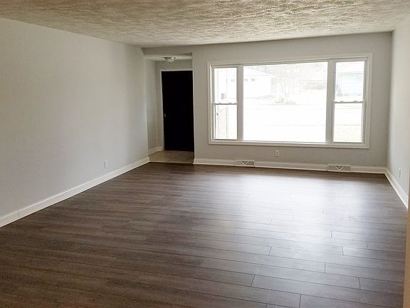 4th image of 2515 Club Dr