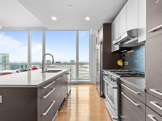 2nd image of 2 2nd St Penthouse 4001