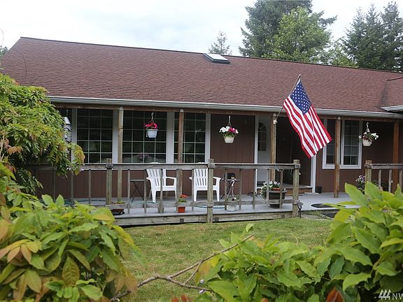 Beautiful and mature landscaping all around the property!