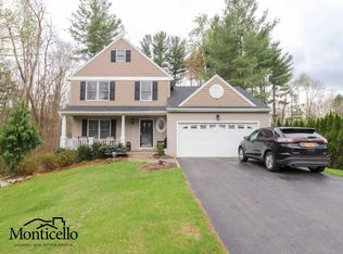 4 Cold Springs Dr, Halfmoon, NY 12065