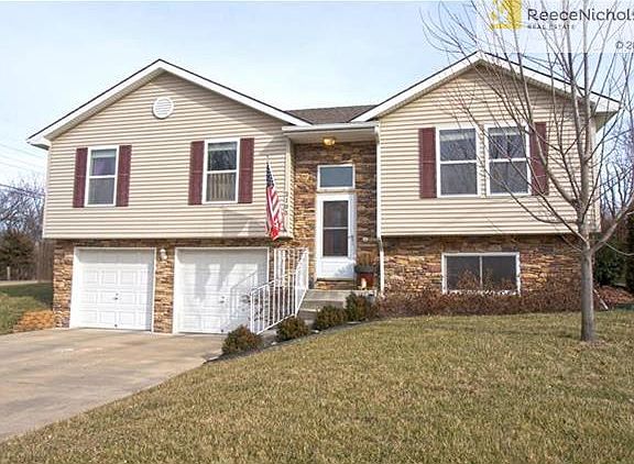 Beautiful Split with Stone Veneer and Maintenance Free Siding