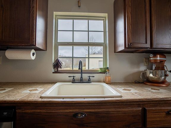 3rd image of 1341 E 559th Road