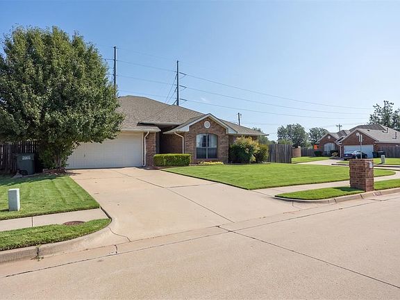 3rd image of 1613 Pinnacle Ln