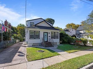 14 Ella St, Lynbrook, NY 11563