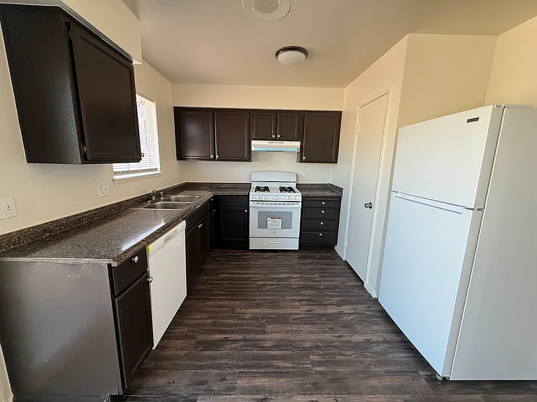 455 Ash St — Photo 18