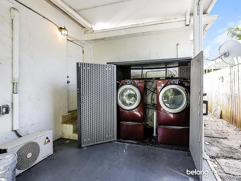 5631 Polk St — Photo 12