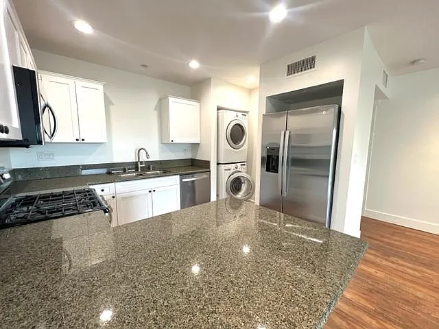 Building Photo - 3606 State St #11
