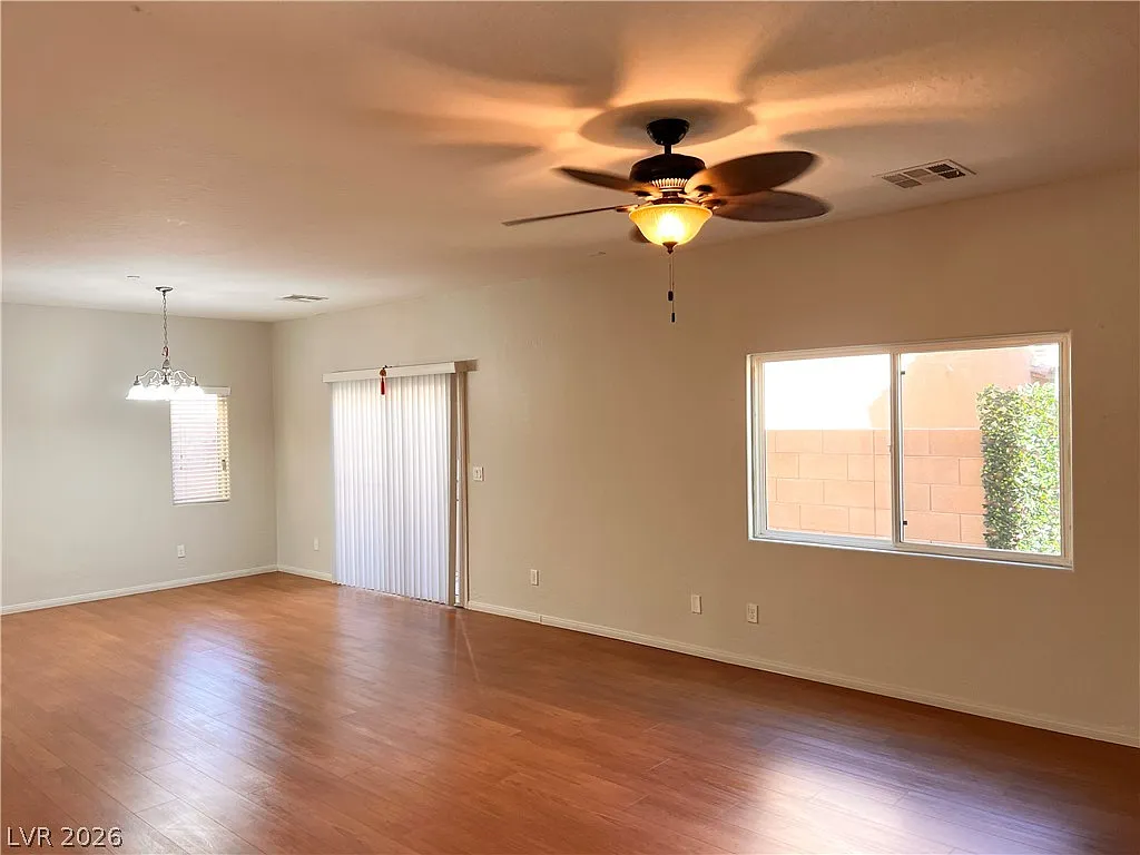 4 bed, 2.5 bath, 1916 sqft, $2,400 — Photo 3