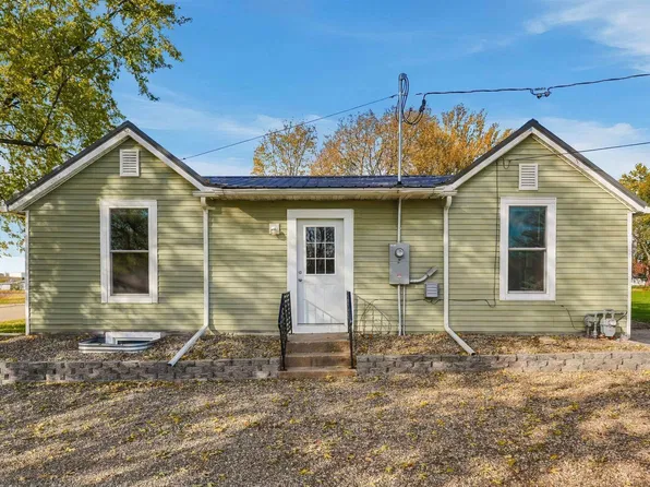 405 Grant St, Manchester, IA 52057