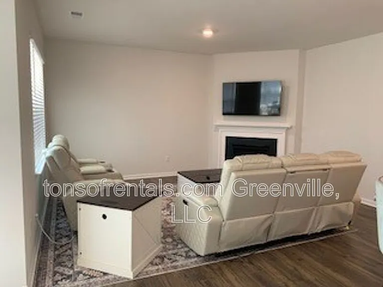 938 Pineland Dr — Photo 6