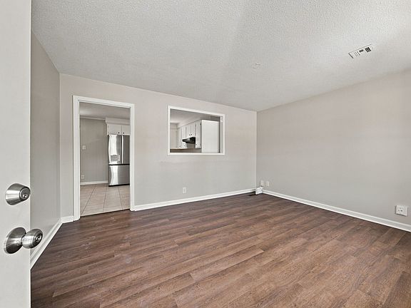5th image of 806 Kingsbury Rd