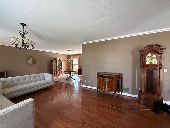 4th image of 105 Stoneybrook Dr