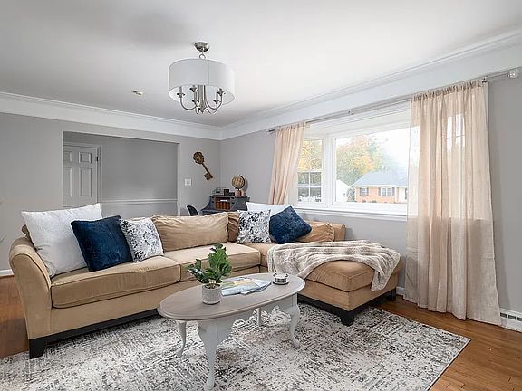 4th image of 1006 Onslow Dr