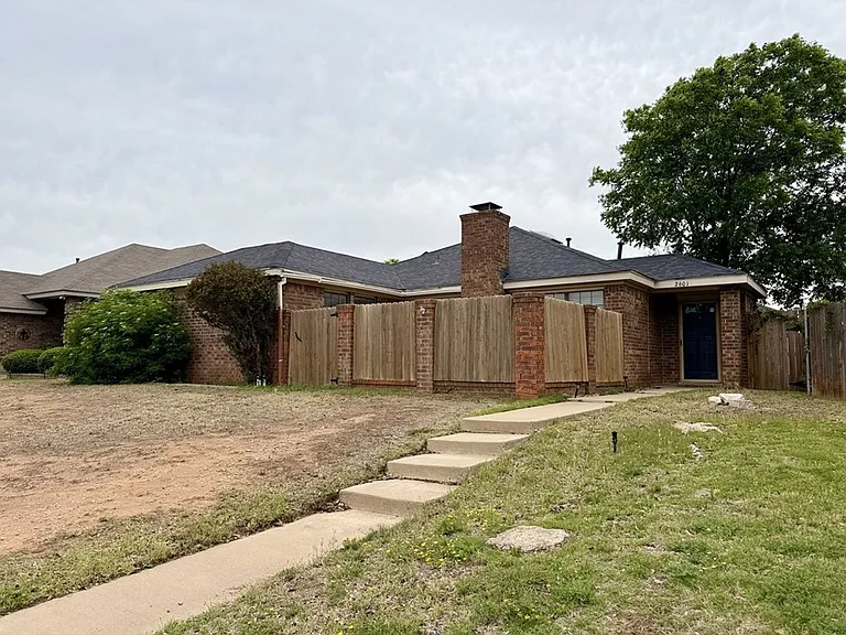 2601 Idlewilde Dr — Photo 2