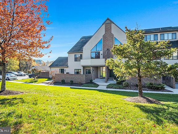 4th image of 1010 Cherrington Dr