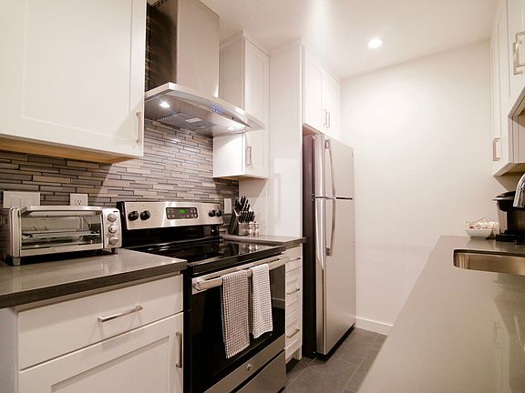 2nd image of 152 Lincoln Ave #3