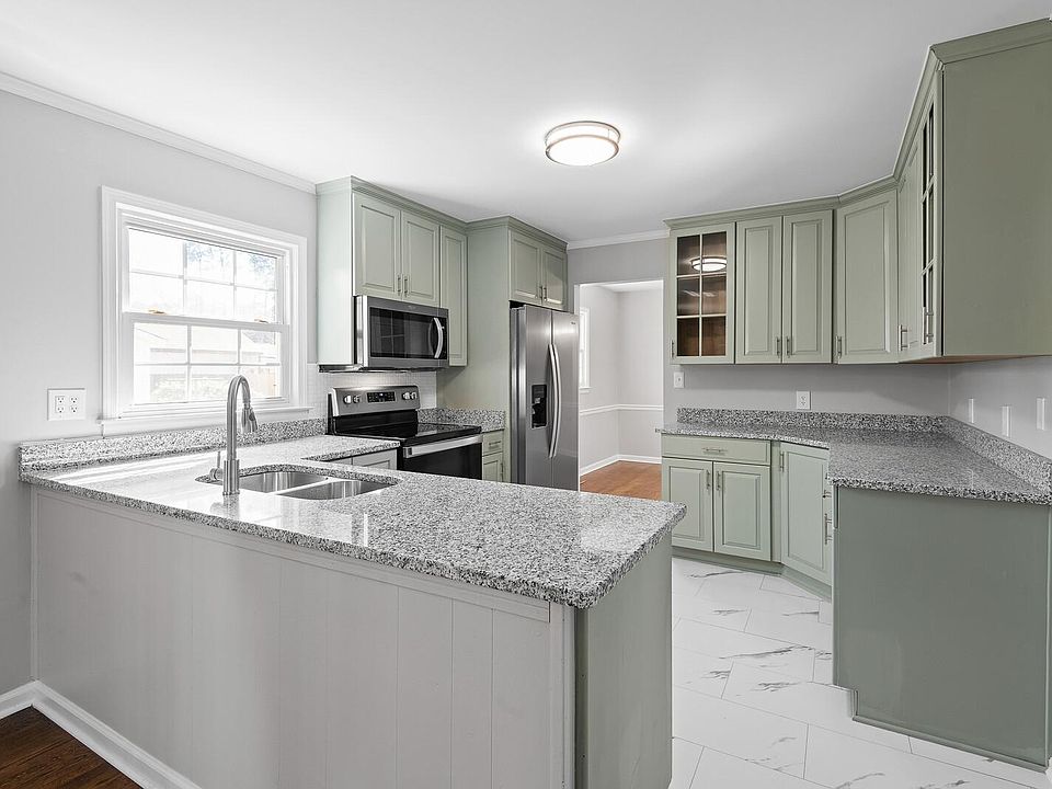 1st image of 121 Fischer Dr