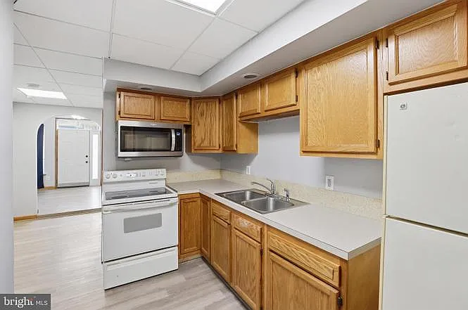 303 N Mulberry St — Photo 3
