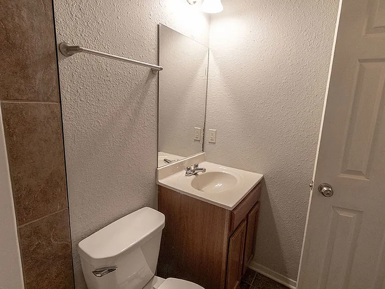 1015 W Ash St — Photo 16