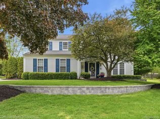 1351 W Fairview Ln, Rochester Hills, MI 48306