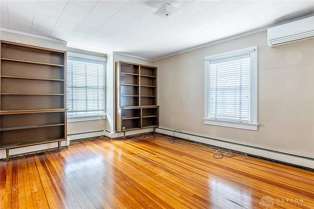 5 bed, 2686 sqft, $1,200 — Photo 1