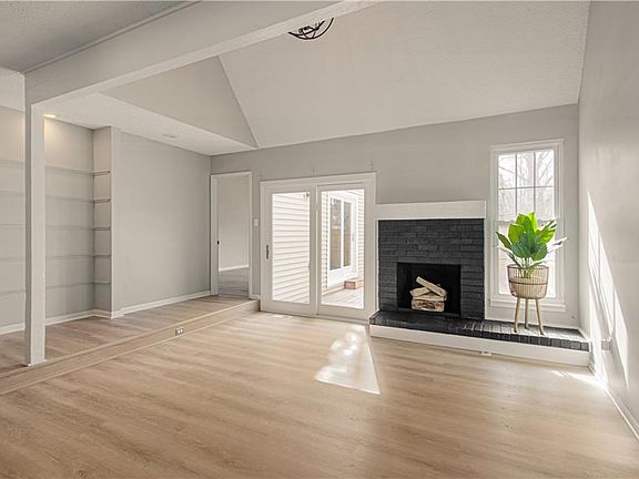 4th image of 8061 N Stoddard Ave