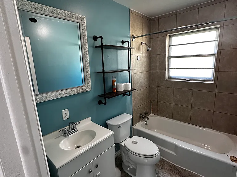 802 NW 4th St — Photo 13