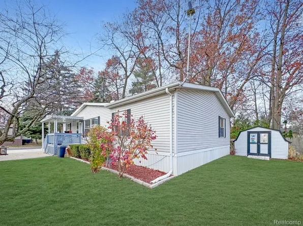 14315 Cedar Cove Dr, Fenton, MI 48430