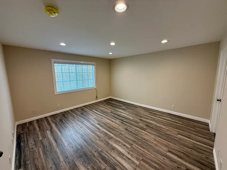 4249 Longridge Ave #104 — Photo 9