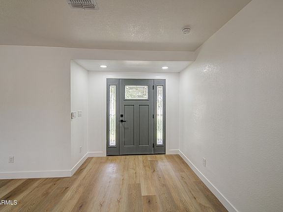 5th image of 512 E NARRAMORE Avenue