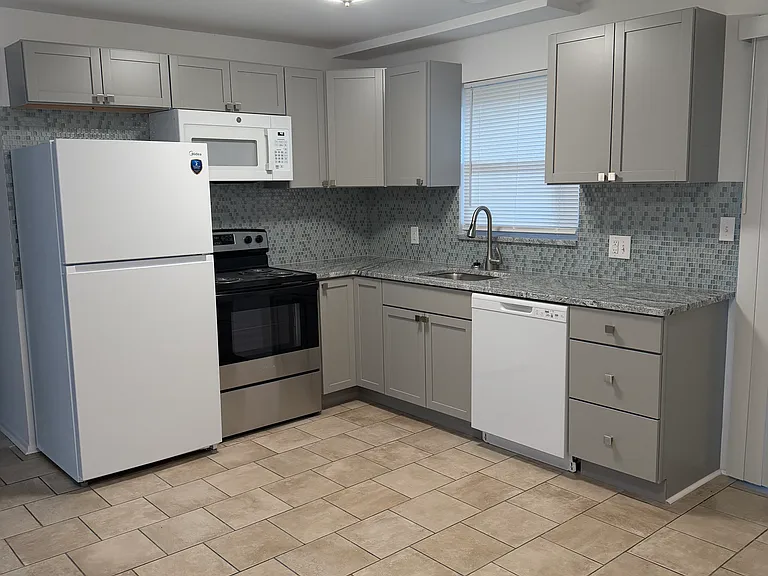 105 South Ave — Photo 2