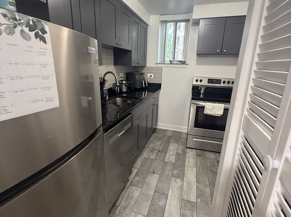 3825 N Pine Grove Ave APT 411