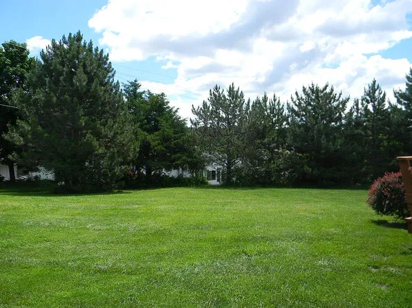 2012 Estella Dr, Manhattan, KS 66503