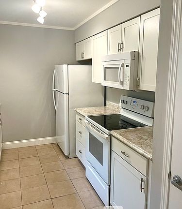 2nd image of 431 Canberra Dr #121