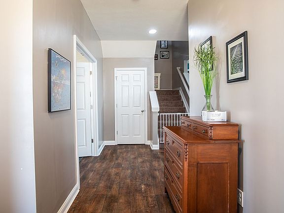 5th image of 1573 Amberley Ct