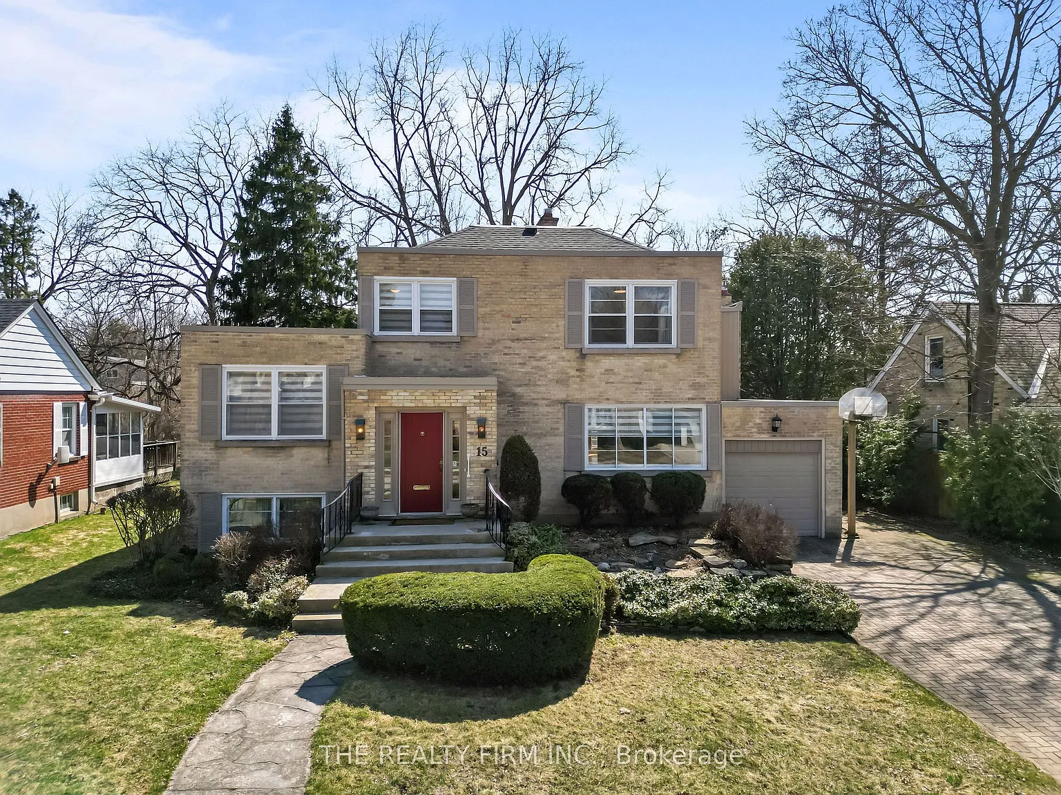 15 Mayfair Dr photo 1