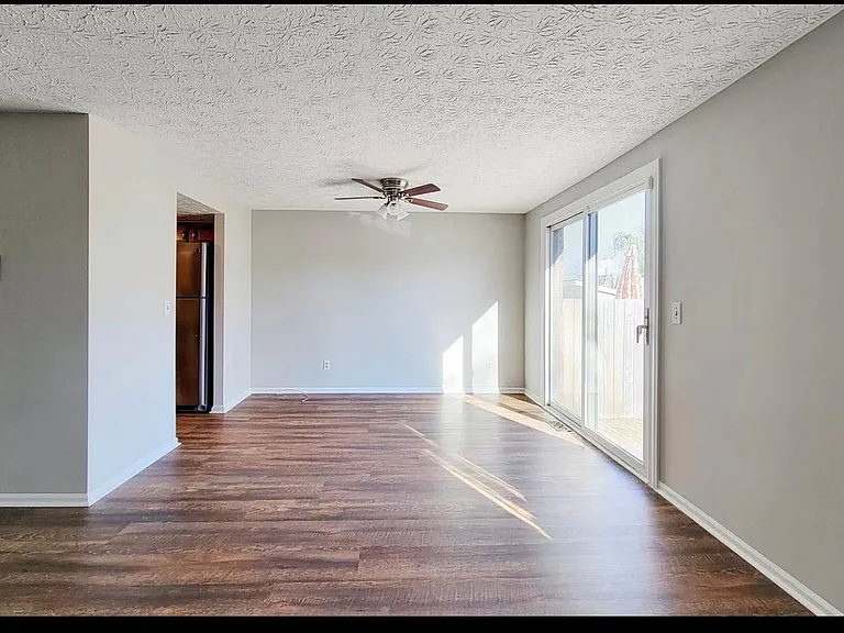 7519 Blackstone Ct — Photo 8