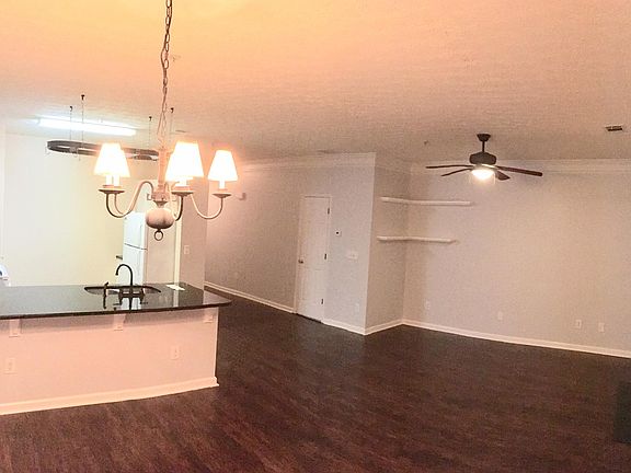 5th image of 206 Magnolia Leaf Dr