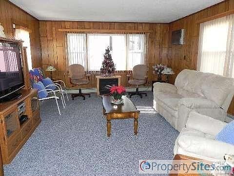 3rd image of 12 Saddle Ln