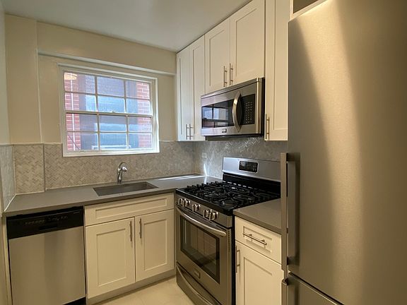 3rd image of 160 E 88th St APT 6J