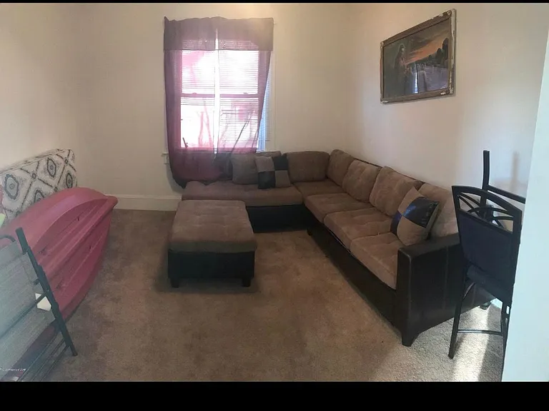 1742 Wayne Ave — Photo 2