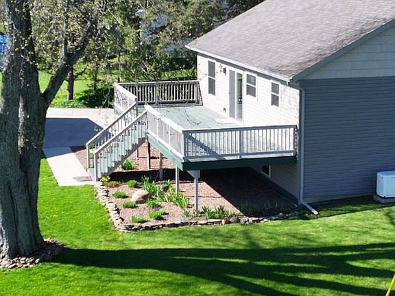 4th image of 1042 N Lakeshore Rd